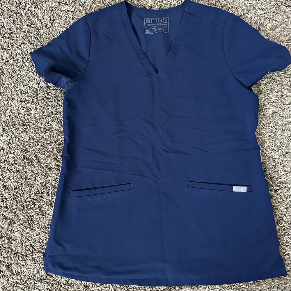 FIGS 3 pocket scrub top. Size S. Navy.